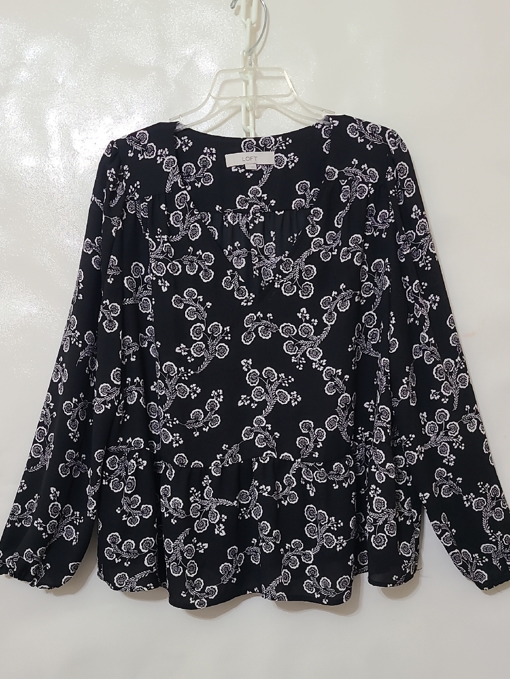 LOFT Black and White Floral Peplum 100% Polyester Long-Sleeve Blouse -Size Large